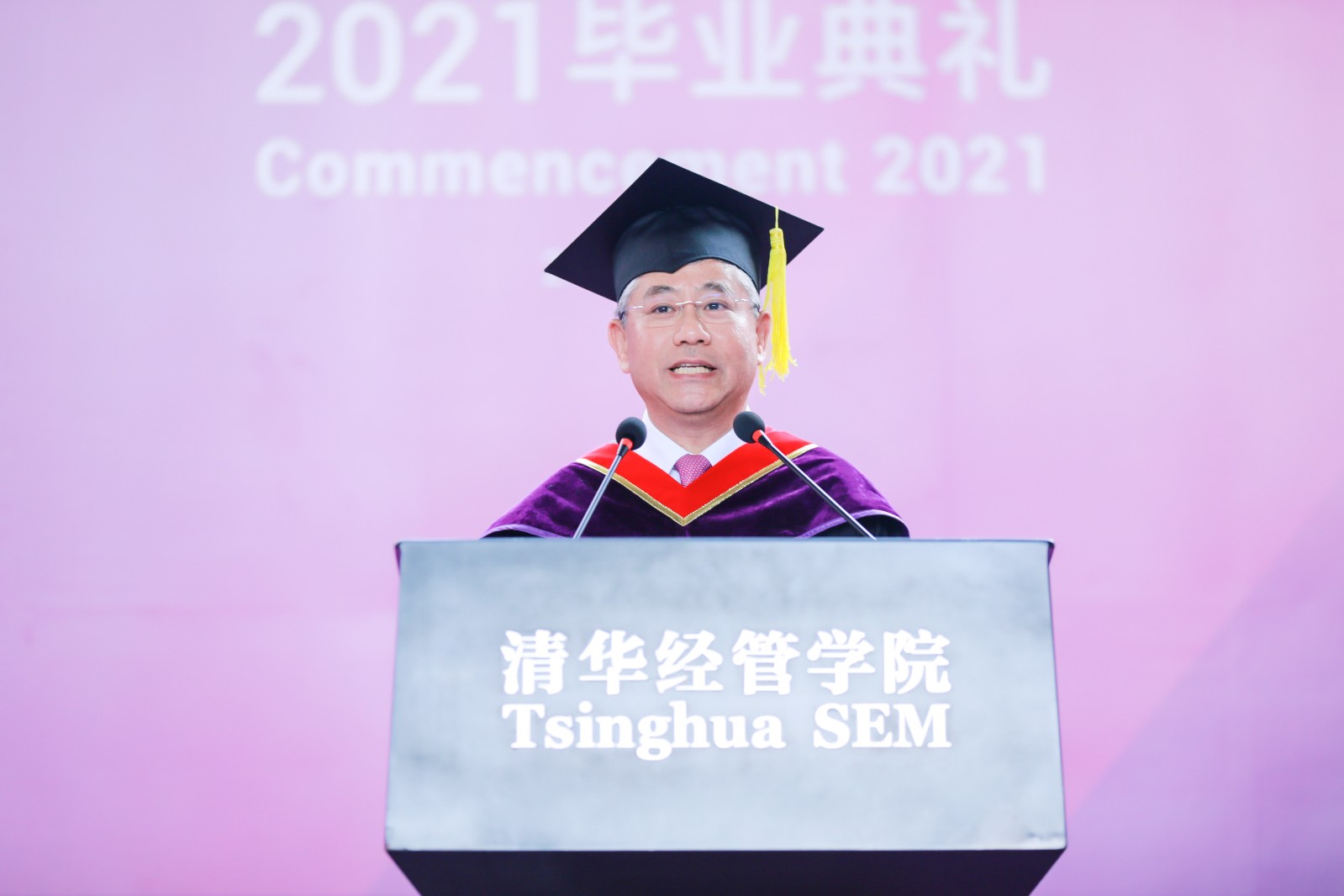 Dean Bai Chong-en hosted the ceremony.jpg